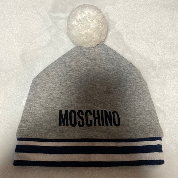 Moschino winter hat - Picture 1 of 3